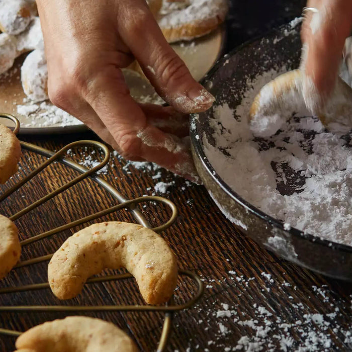 Vanilla Crescent Cookies Recipe: A Classic Melt-in-the-Mouth Delight