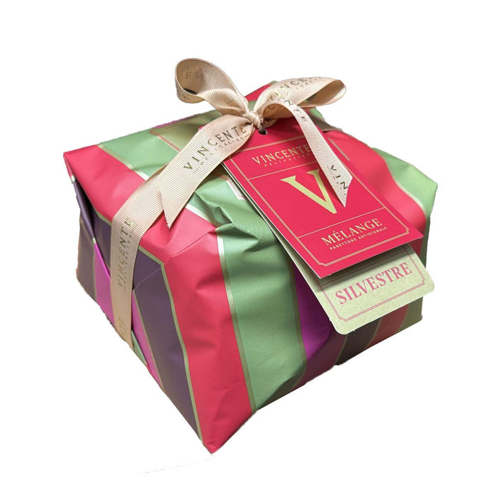 Vincente Delicacies - Panettone covered with white chocolate with berries - Silvestre - Hand Wrapped Artisan (750g)